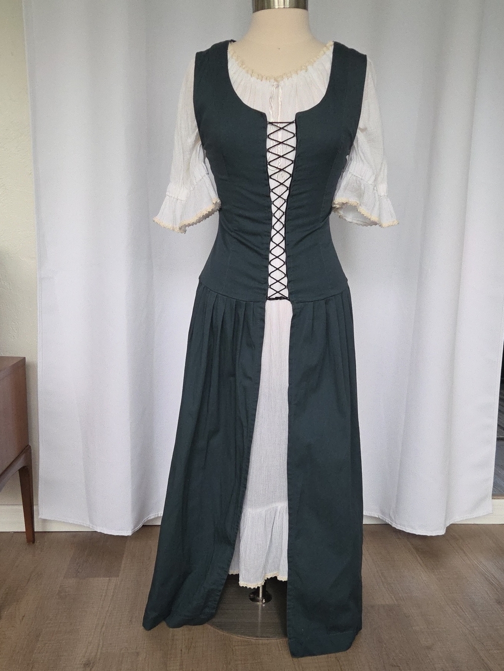 ​Deluxe Renaissance Faire Set | Includes Chemise & Laced Bodice Outfit